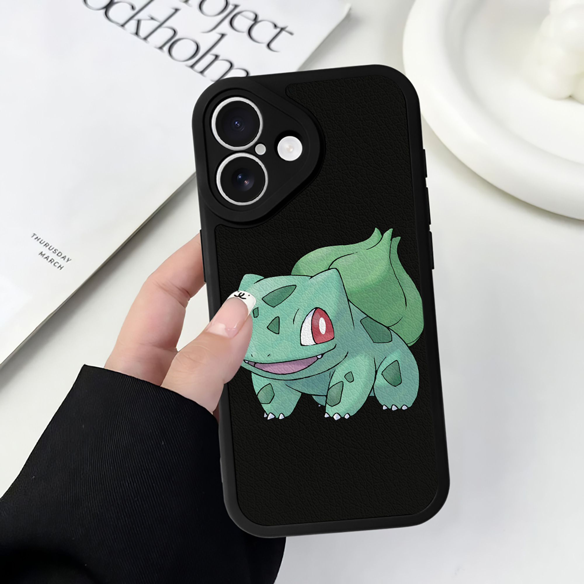 （画像用） ポケットモンスター Pokémon 【iPhone 16シリーズ対応】シリコンスマホケース（レザー調） 材質：シリコン